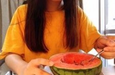 留学生吃瓜和娱乐圈吃瓜,揭秘全球“吃瓜”文化现象